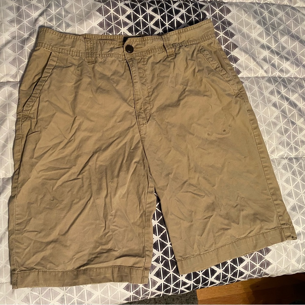 Divison 55 tan kaki shorts
